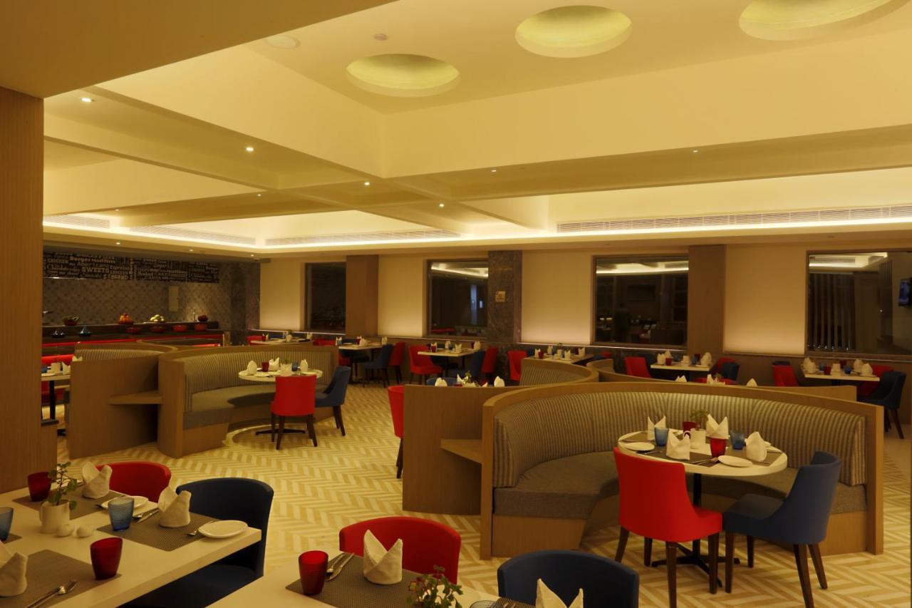 Hotel Ramada Plaza By Wyndham Lucknow Exterior foto