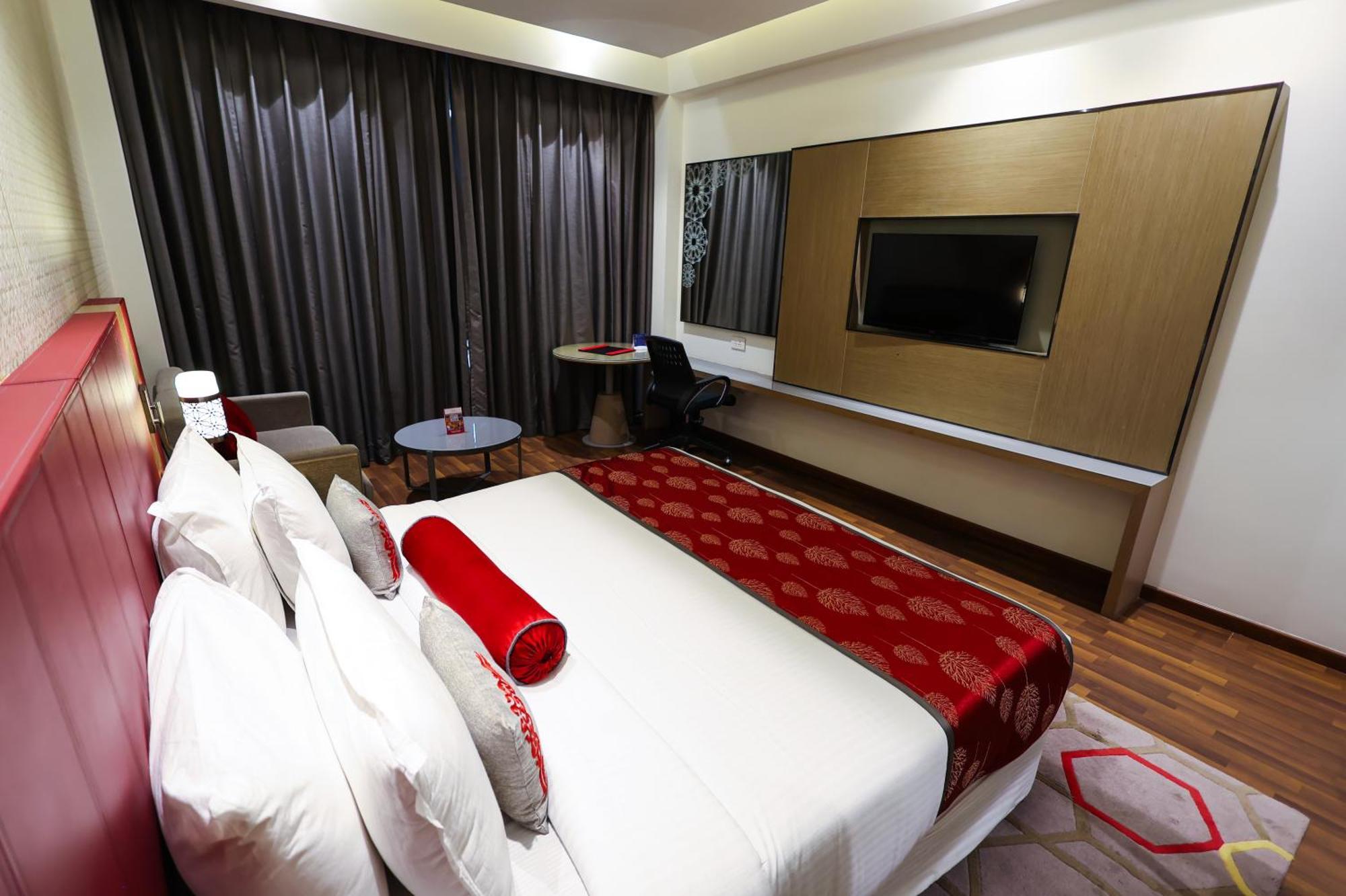 Hotel Ramada Plaza By Wyndham Lucknow Exterior foto