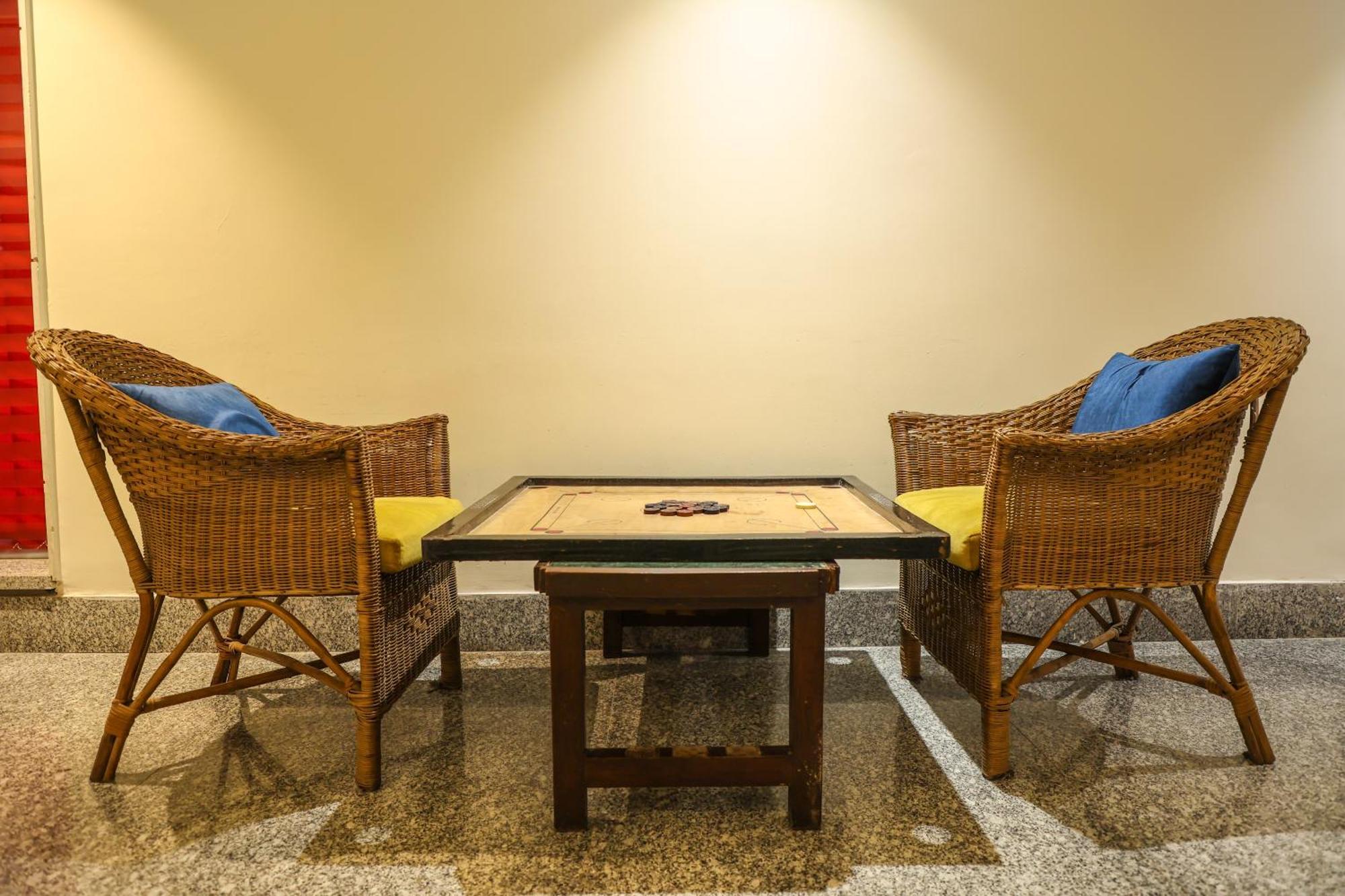 Hotel Ramada Plaza By Wyndham Lucknow Exterior foto