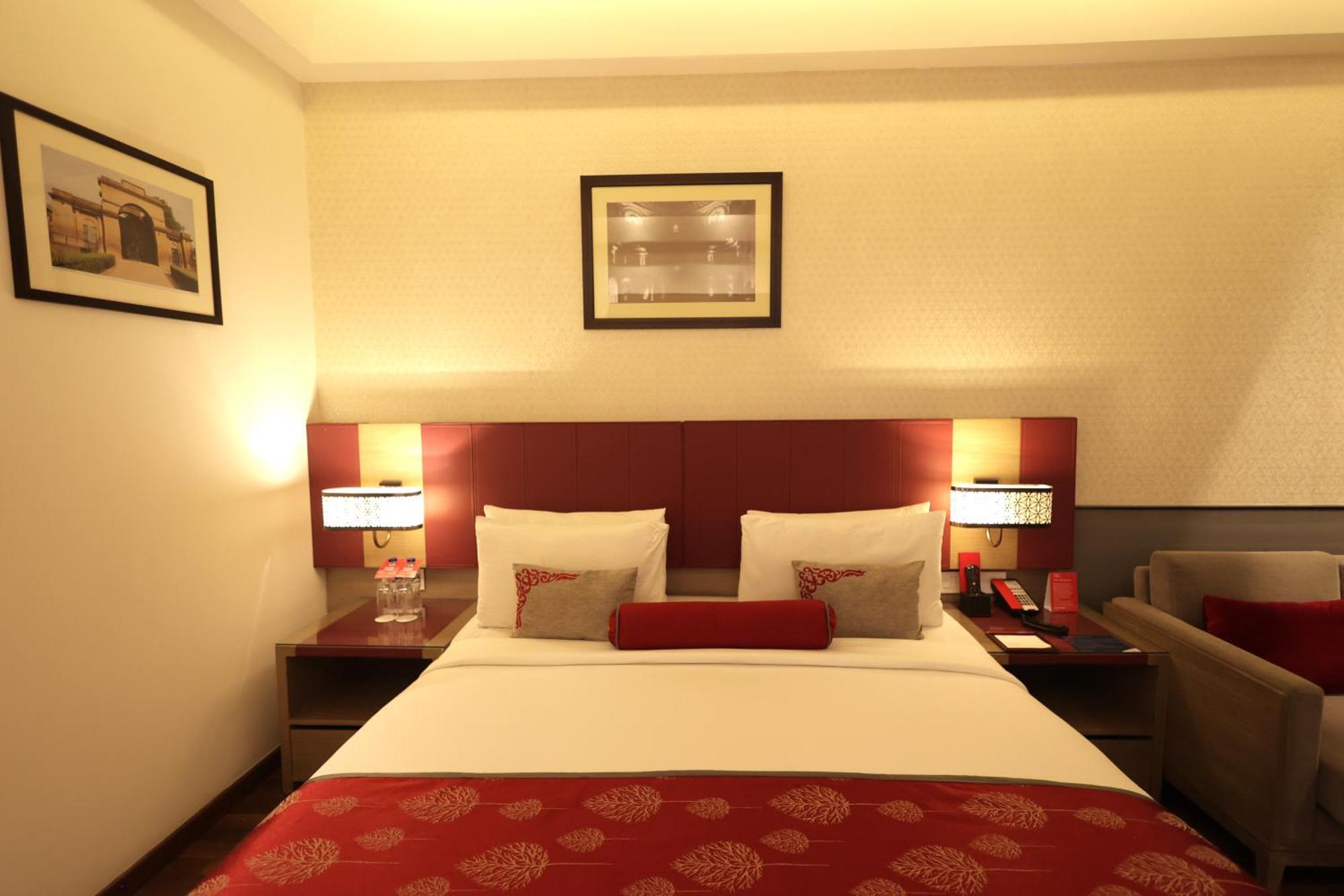 Hotel Ramada Plaza By Wyndham Lucknow Exterior foto